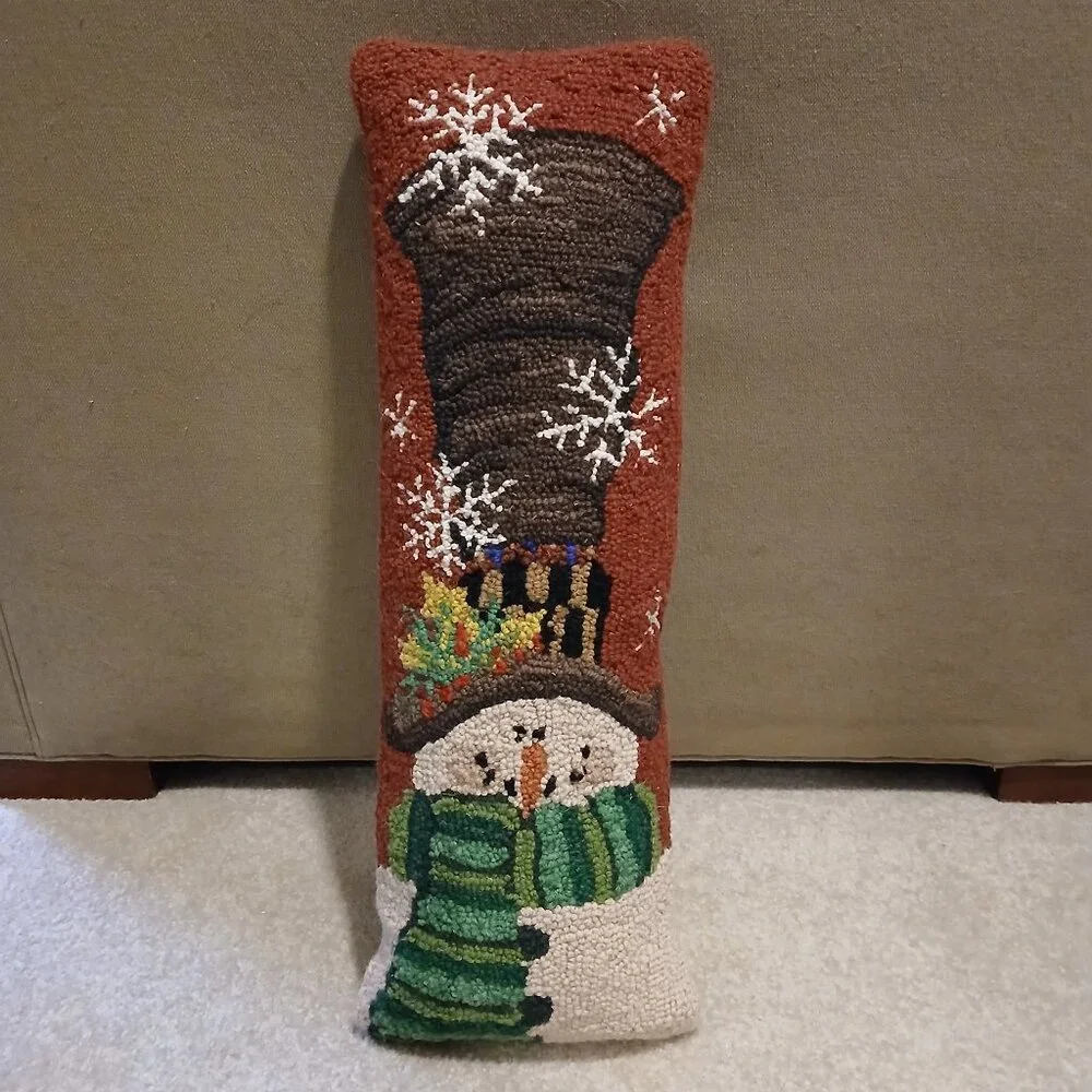 Peking Handicraft Hand-Hooked Wool Snowman Lumbar Pillow - 8x24 inches